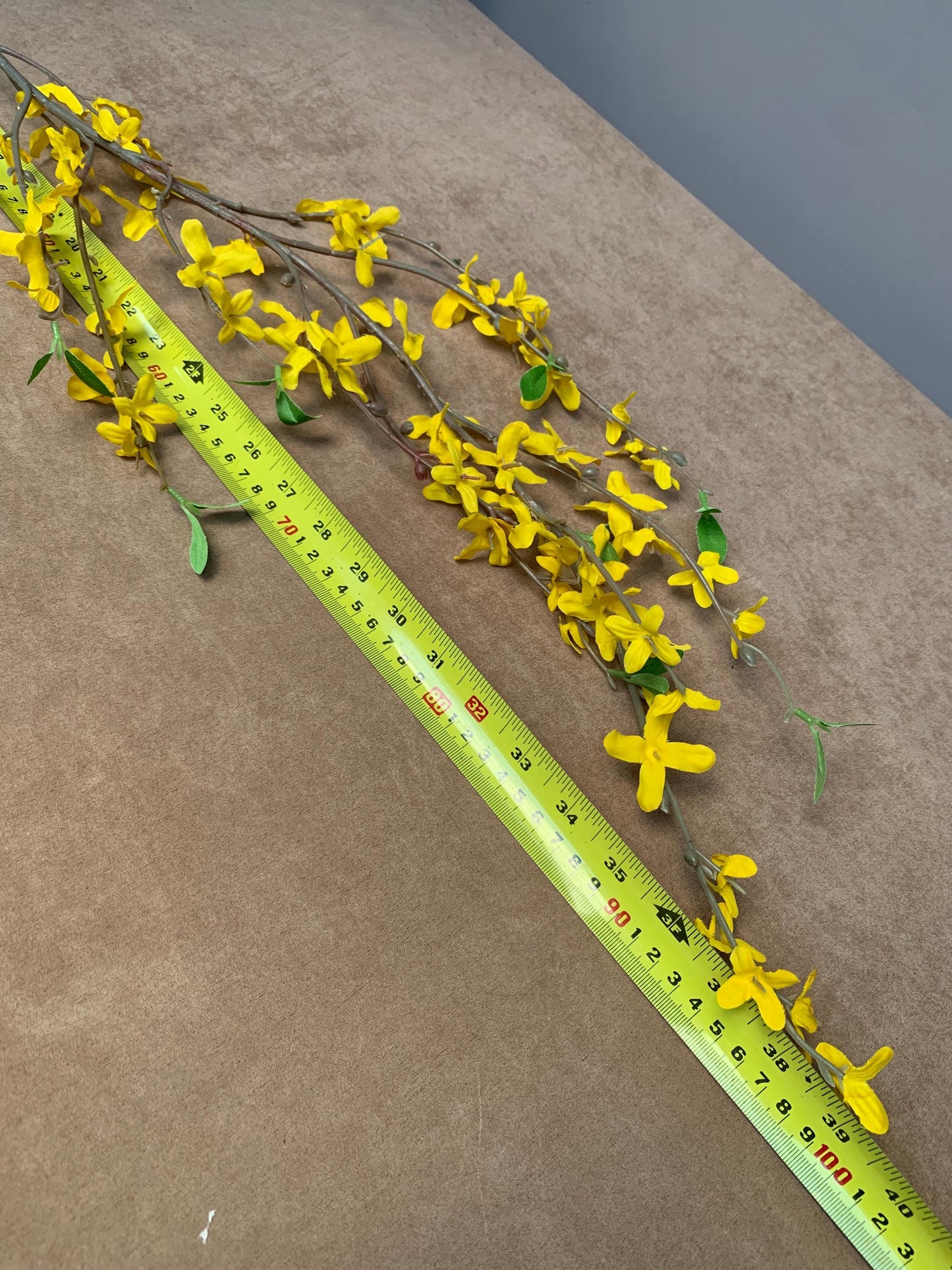 Premium-Quality Realistic Artificial Forsythia Branch – Lifelike Yellow Spring Flower Stem for Elegant Home Decoration
