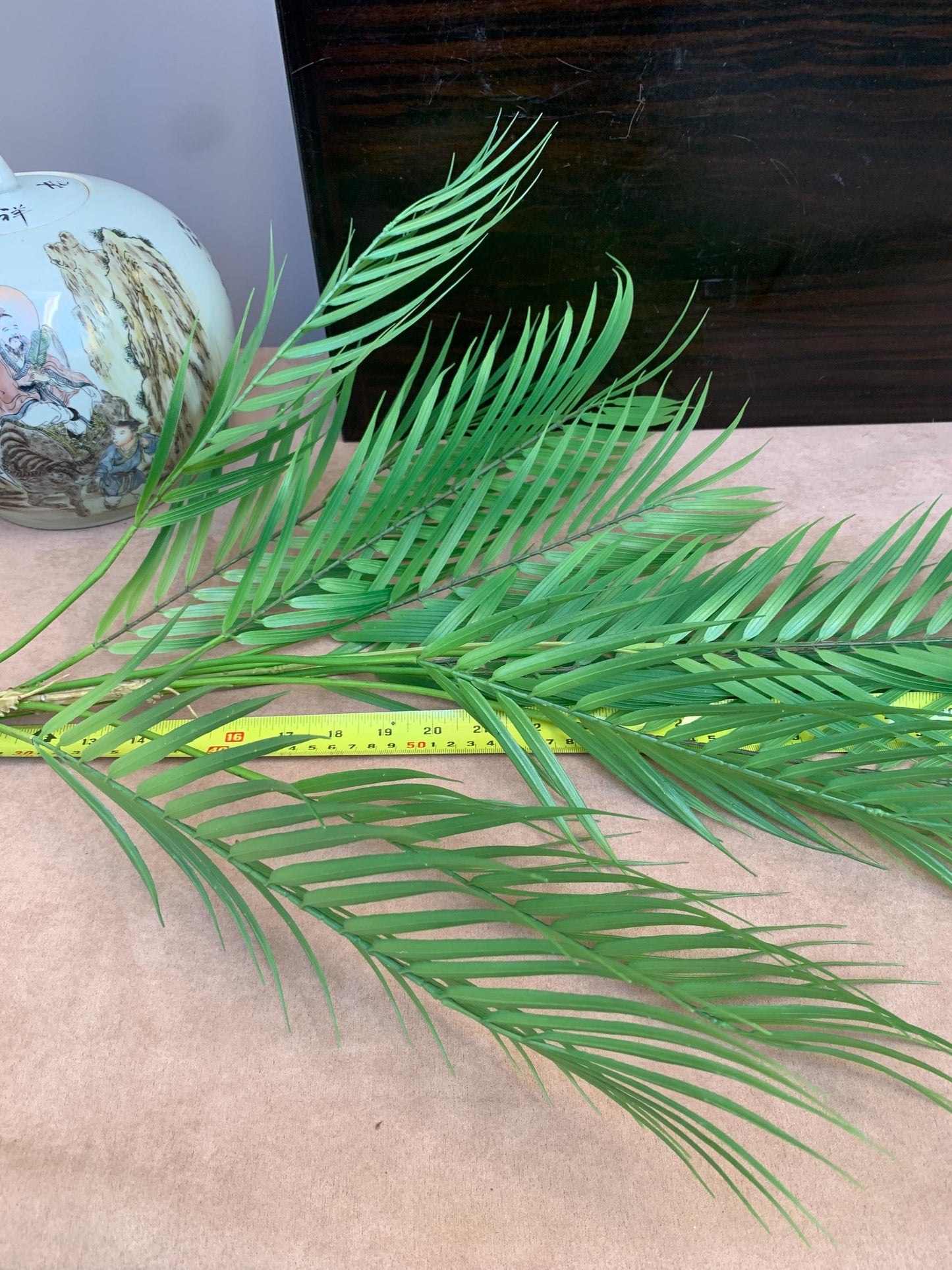 Large Realistic Artificial Palm Branch Faux Tropical Greenery Life-Like Areca Palm Frond for Tall Vases Maintenance-Free Luxury Home Decor