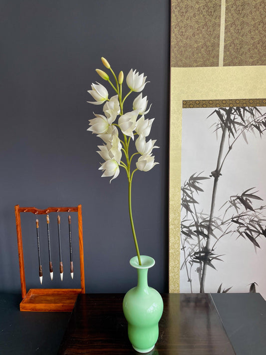 Faux Yucca Flower Stem Artificial White Bell Blossom Branch Silk Botanical Fake Structural Tree Floral Traditional Tall Vase Greenery