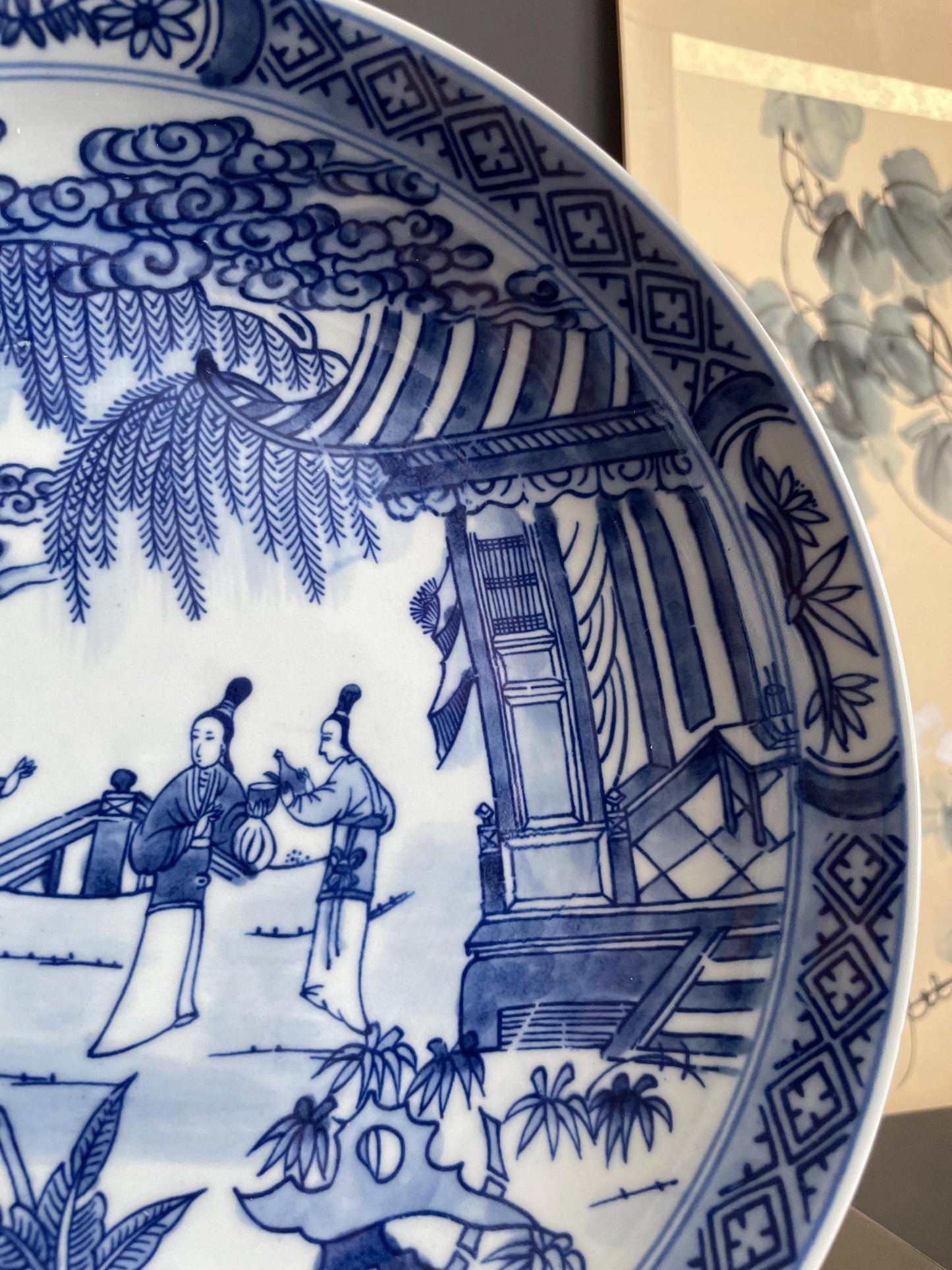 Blue and White Porcelain Display Plate with Stand Chinoiserie Charger Scholar Garden Scene Ceramic Traditional Oriental Decorative Art Plate