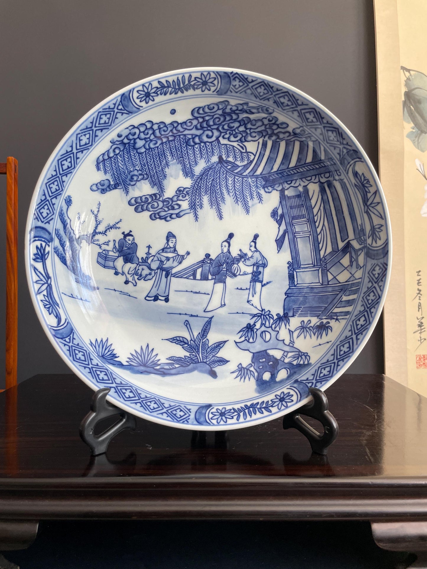 Blue and White Porcelain Display Plate with Stand Chinoiserie Charger Scholar Garden Scene Ceramic Traditional Oriental Decorative Art Plate