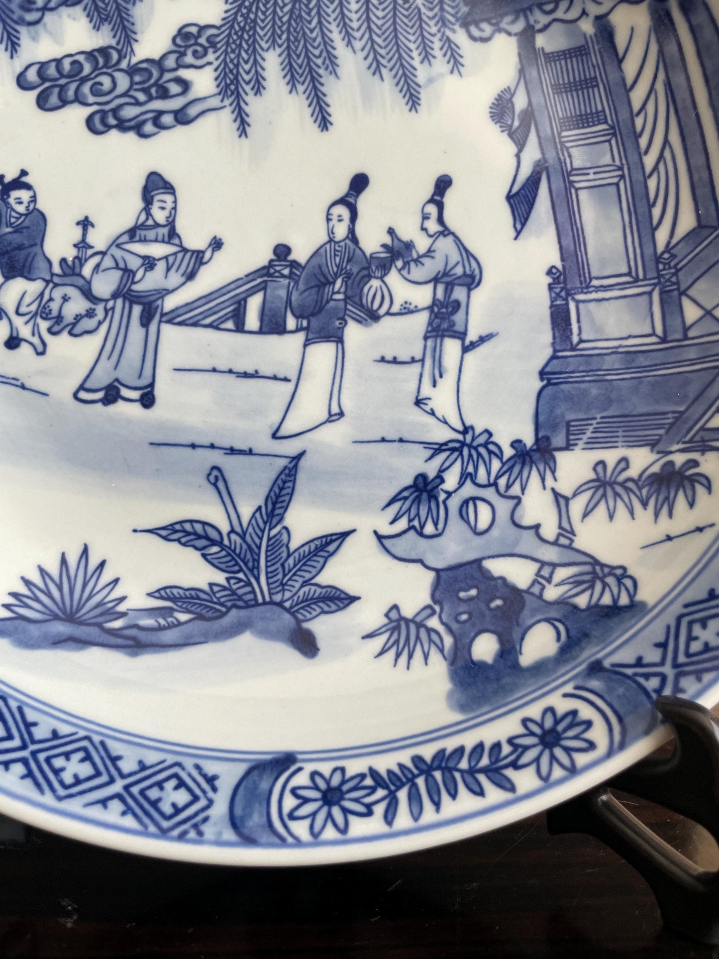 Blue and White Porcelain Display Plate with Stand Chinoiserie Charger Scholar Garden Scene Ceramic Traditional Oriental Decorative Art Plate