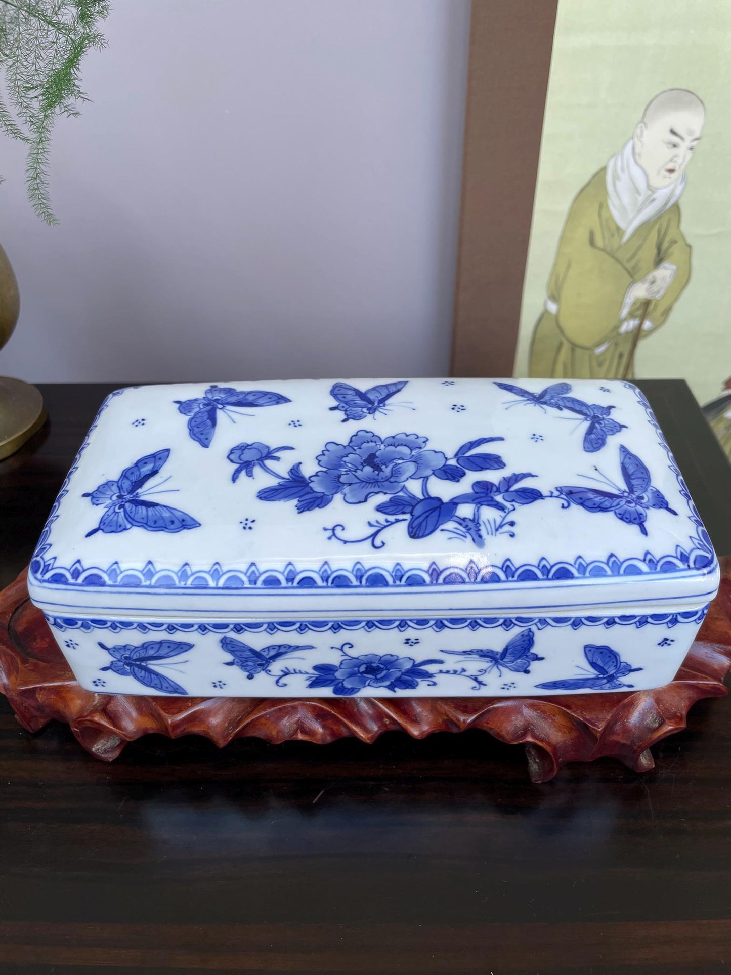 Hand-Crafted Blue and White Porcelain Butterfly Box Artisan Rectangular Jewellery Case Detailed Floral Hand-Painting Chinoiserie Keep box