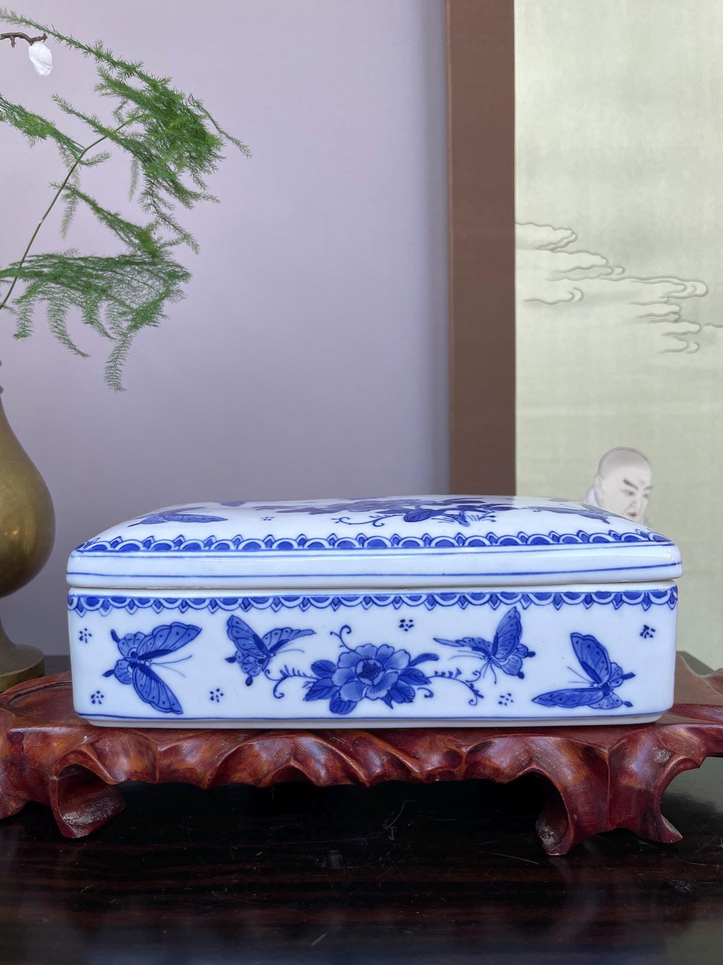 Hand-Crafted Blue and White Porcelain Butterfly Box Artisan Rectangular Jewellery Case Detailed Floral Hand-Painting Chinoiserie Keepsake
