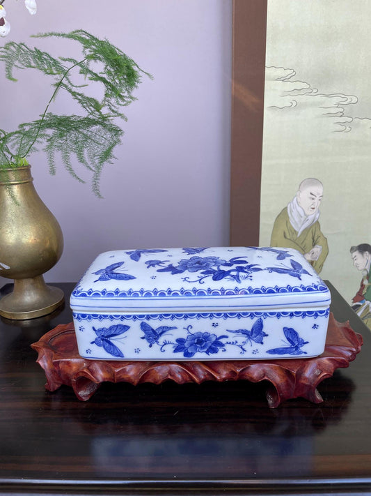 Hand-Crafted Blue and White Porcelain Butterfly Box Artisan Rectangular Jewellery Case Detailed Floral Hand-Painting Chinoiserie Keepsake