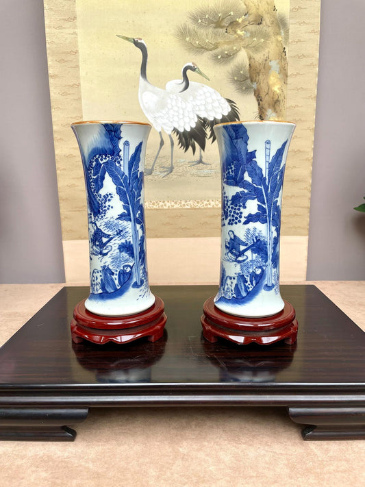 Pair of Fine Hand-Painted Blue and White Porcelain Vases with Traditional Elegant Brown-Glazed Edge, Timeless Oriental Craftsmanship,